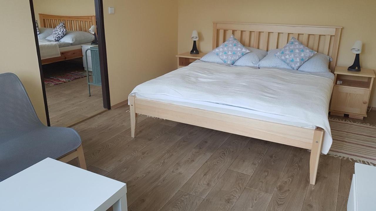 Apartment Arnika Korenov Luaran gambar