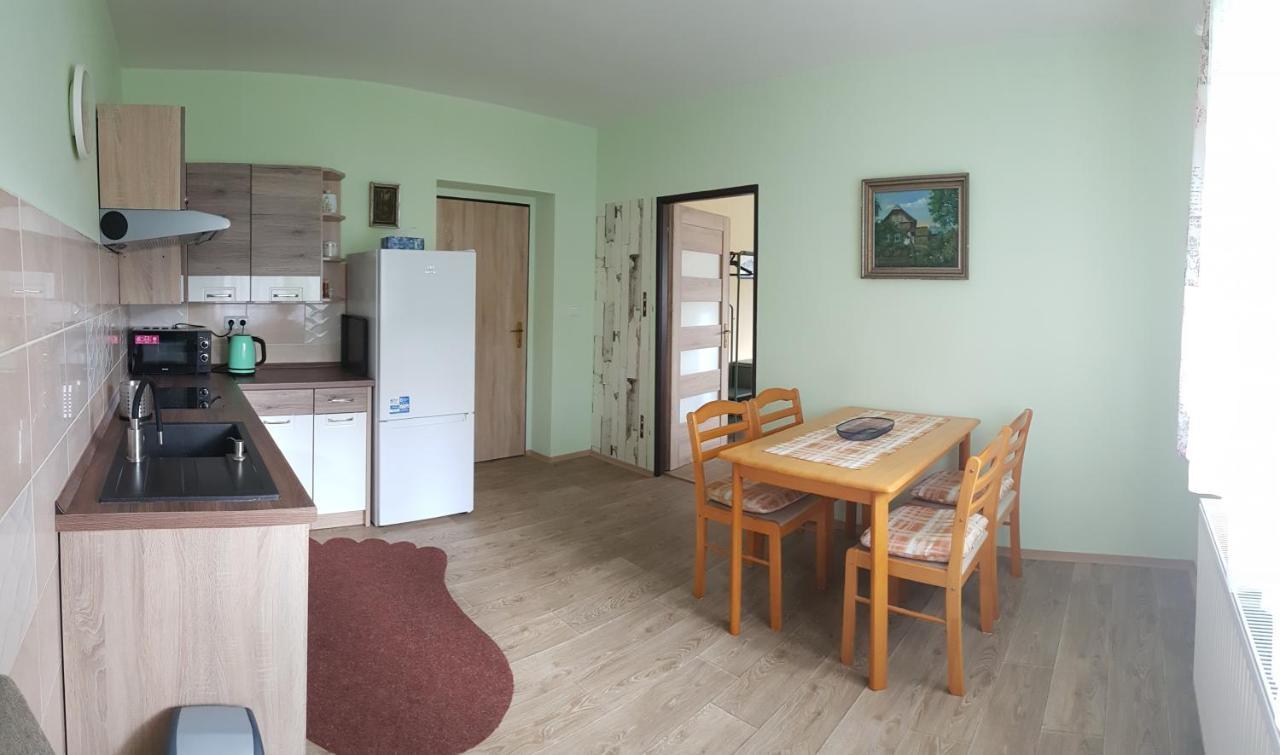 Apartment Arnika Korenov Luaran gambar