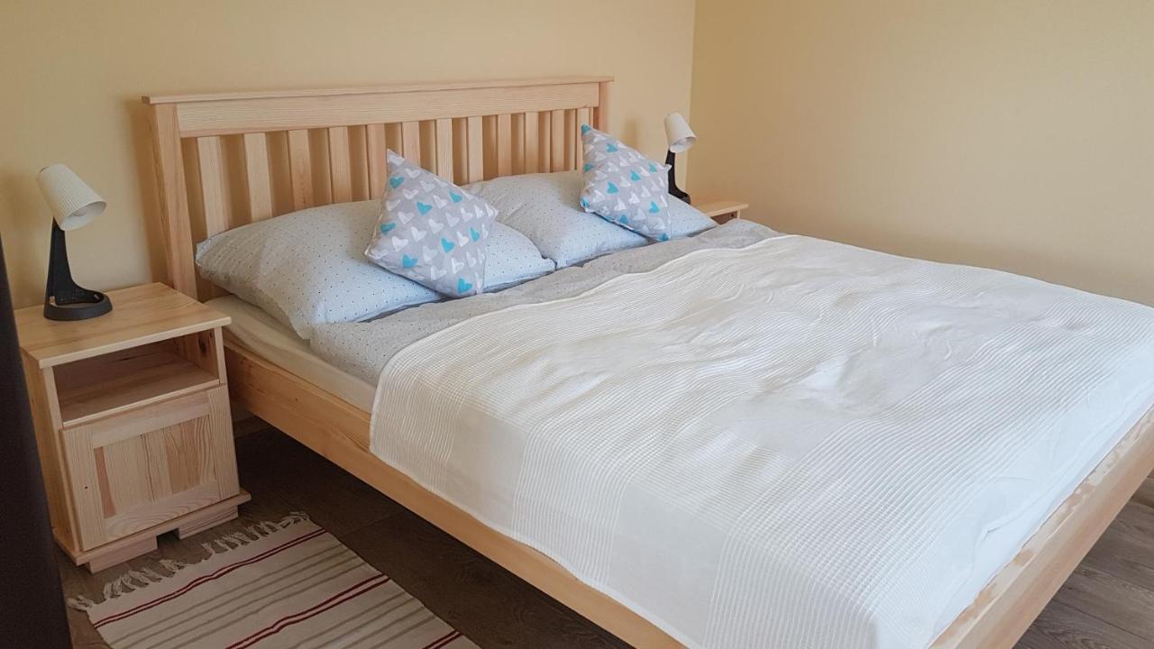 Apartment Arnika Korenov Luaran gambar