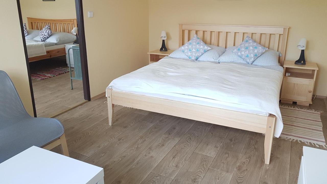 Apartment Arnika Korenov Luaran gambar