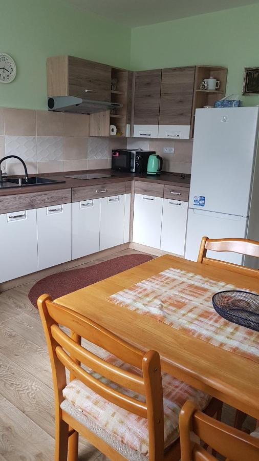Apartment Arnika Korenov Luaran gambar