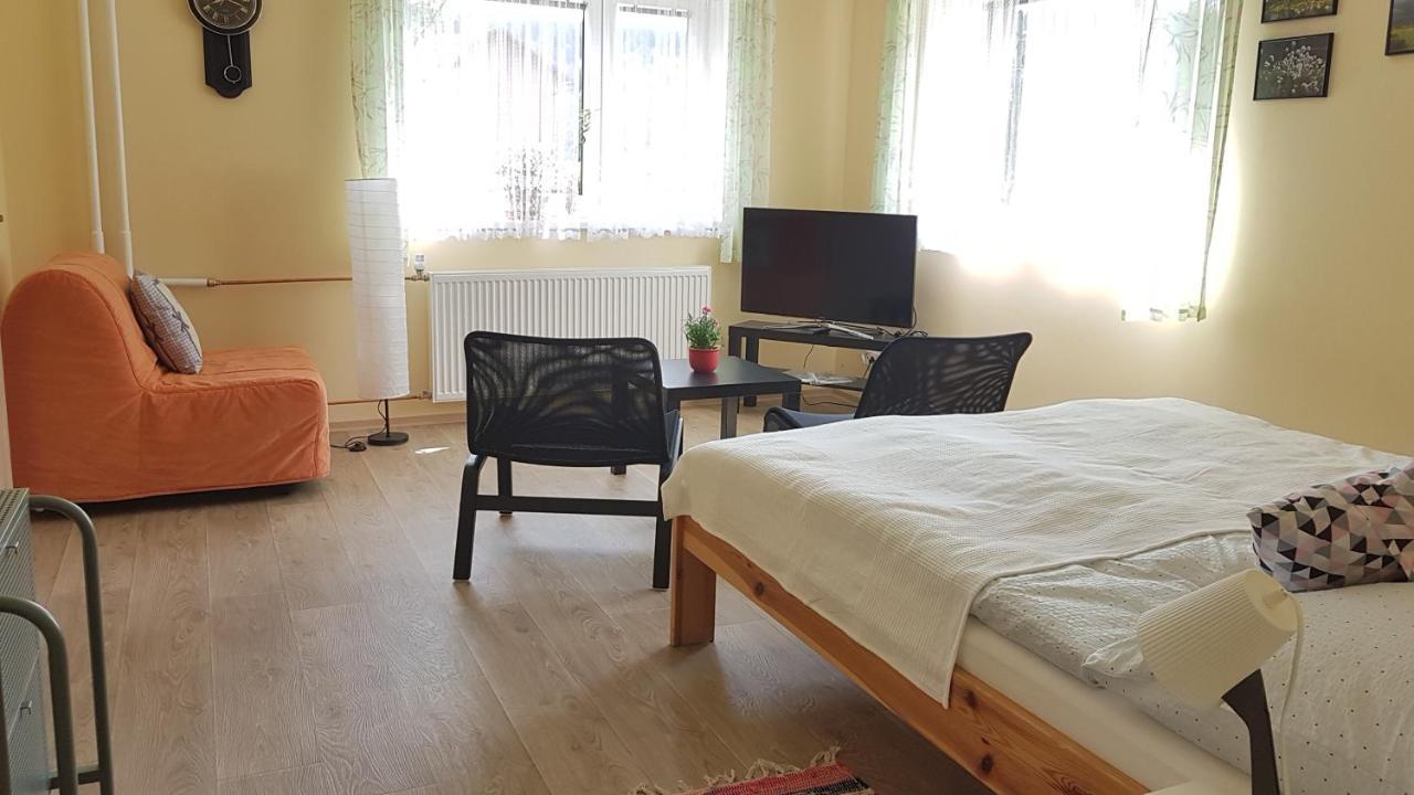 Apartment Arnika Korenov Luaran gambar